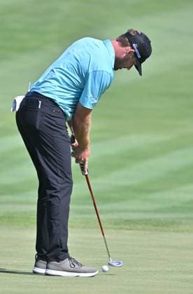 SILVIS, IL - JULY 06: Golfer Bobby Shelton putts on the 1 green during the third round of the John Deere Golf PGA, Golf Herren Classic on July 06, 2024, at TPC Deere Run in Silvis IL. (Photo by Keith Gillett Icon Sportswire) GOLF: JUL 06 PGA John Deere Classic EDITORIAL USE ONLY Icon24070639