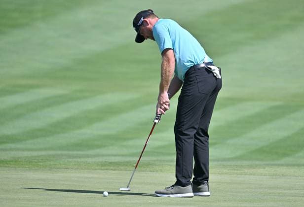 SILVIS, IL - JULY 06: Golfer Robby Shelton putts on the 1 green during the third round of the John Deere Golf PGA, Golf Herren Classic on July 06, 2024, at TPC Deere Run in Silvis IL. (Photo by Keith Gillett Icon Sportswire) GOLF: JUL 06 PGA John Deere Classic EDITORIAL USE ONLY Icon24070641