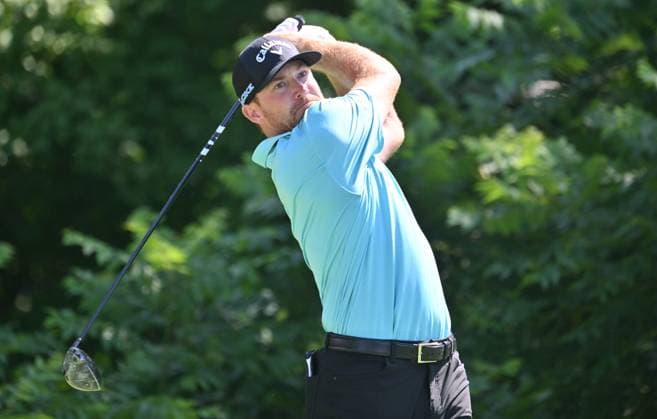 SILVIS, IL - JULY 06: Golfer Robby Shelton tees off on the 2 hole during the third round of the John Deere Golf PGA, Golf Herren Classic on July 06, 2024, at TPC Deere Run in Silvis IL. (Photo by Keith Gillett Icon Sportswire) GOLF: JUL 06 PGA John Deere Classic EDITORIAL USE ONLY Icon24070644