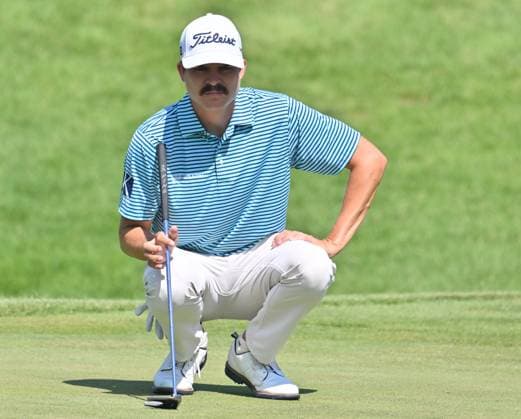 SILVIS, IL - JULY 06: Golfer Sami Valimaki lines up his putt on the 1 green during the third round of the John Deere Golf PGA, Golf Herren Classic on July 06, 2024, at TPC Deere Run in Silvis IL. (Photo by Keith Gillett Icon Sportswire) GOLF: JUL 06 PGA John Deere Classic EDITORIAL USE ONLY Icon24070647