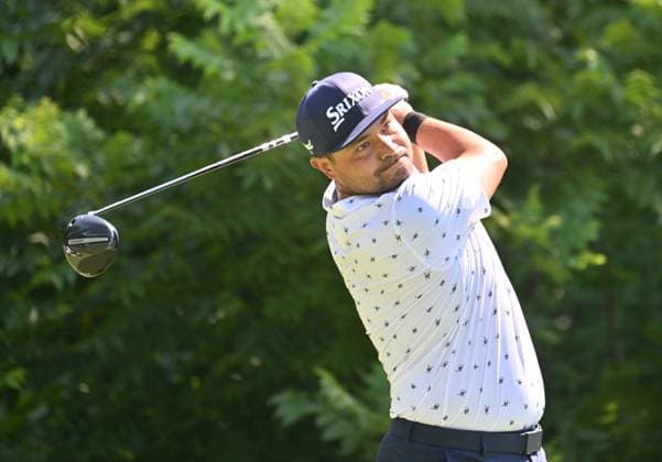 SILVIS, IL - JULY 06: Golfer J.J. Spain tees off on the 2 hole during the third round of the John Deere Golf PGA, Golf Herren Classic on July 06, 2024, at TPC Deere Run in Silvis IL. (Photo by Keith Gillett Icon Sportswire) GOLF: JUL 06 PGA John Deere Classic EDITORIAL USE ONLY Icon24070652