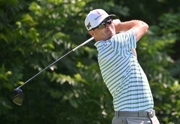 SILVIS, IL - JULY 06: Golfer Zach Johnson tees off on the 2 hole during the third round of the John Deere Golf PGA, Golf Herren Classic on July 06, 2024, at TPC Deere Run in Silvis IL. (Photo by Keith Gillett Icon Sportswire) GOLF: JUL 06 PGA John Deere Classic EDITORIAL USE ONLY Icon24070656