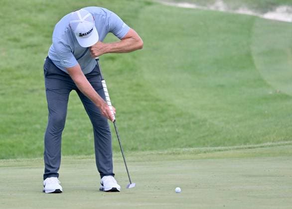 SILVIS, IL - JULY 06: Golfer Lucas Glover putts on the 1 green during the third round of the John Deere Golf PGA, Golf Herren Classic on July 06, 2024, at TPC Deere Run in Silvis IL. (Photo by Keith Gillett Icon Sportswire) GOLF: JUL 06 PGA John Deere Classic EDITORIAL USE ONLY Icon24070659