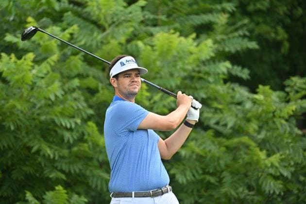 SILVIS, IL - JULY 06: Golfer Beau Hossler tees off on the 2 hole during the third round of the John Deere Golf PGA, Golf Herren Classic on July 06, 2024, at TPC Deere Run in Silvis IL. (Photo by Keith Gillett Icon Sportswire) GOLF: JUL 06 PGA John Deere Classic EDITORIAL USE ONLY Icon24070663