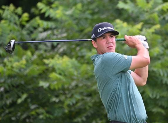 SILVIS, IL - JULY 06: Golfer Michael Thorbjornsen tees off on the 2 hole during the third round of the John Deere Golf PGA, Golf Herren Classic on July 06, 2024, at TPC Deere Run in Silvis IL. (Photo by Keith Gillett Icon Sportswire) GOLF: JUL 06 PGA John Deere Classic EDITORIAL USE ONLY Icon24070670
