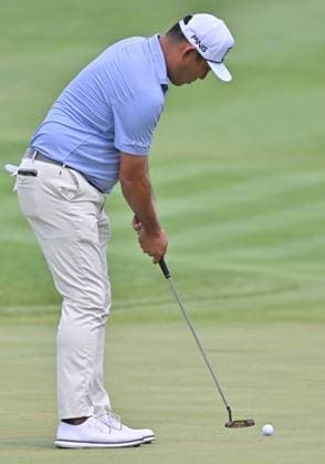 SILVIS, IL - JULY 06: Golfer Chan Kim putts on the 1 green during the third round of the John Deere Golf PGA, Golf Herren Classic on July 06, 2024, at TPC Deere Run in Silvis IL. (Photo by Keith Gillett Icon Sportswire) GOLF: JUL 06 PGA John Deere Classic EDITORIAL USE ONLY Icon24070675