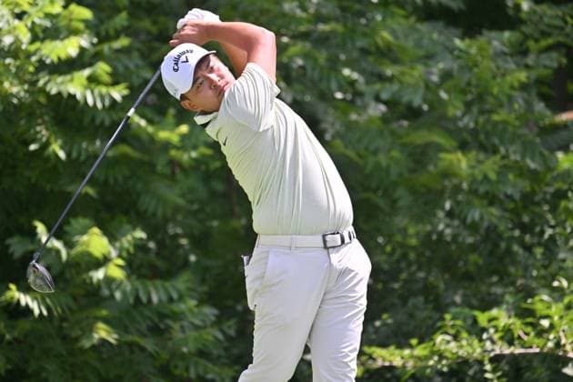 SILVIS, IL - JULY 06: Golfer Kevin Yu tees off on the 2 hole during the third round of the John Deere Golf PGA, Golf Herren Classic on July 06, 2024, at TPC Deere Run in Silvis IL. (Photo by Keith Gillett Icon Sportswire) GOLF: JUL 06 PGA John Deere Classic EDITORIAL USE ONLY Icon24070688