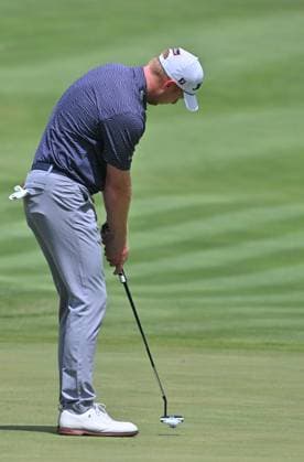 SILVIS, IL - JULY 06: Golver Hayden Springer putts on the 1 green during the third round of the John Deere Golf PGA, Golf Herren Classic on July 06, 2024, at TPC Deere Run in Silvis IL. (Photo by Keith Gillett Icon Sportswire) GOLF: JUL 06 PGA John Deere Classic EDITORIAL USE ONLY Icon24070690