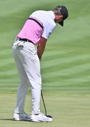 SILVIS, IL - JULY 06: Amateur golfer Luke Clanton putts on the 1 green during the third round of the John Deere Golf PGA, Golf Herren Classic on July 06, 2024, at TPC Deere Run in Silvis IL. (Photo by Keith Gillett Icon Sportswire) GOLF: JUL 06 PGA John Deere Classic EDITORIAL USE ONLY Icon24070691