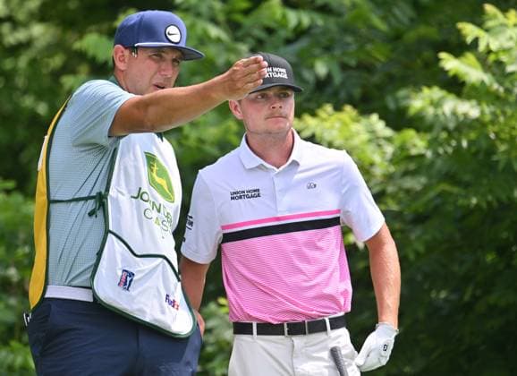 SILVIS, IL - JULY 06: Amateur golfer Luke Clanton listens as his caddie explains the best way to tee off on the 2 hole during the third round of the John Deere Golf PGA, Golf Herren Classic on July 06, 2024, at TPC Deere Run in Silvis IL. (Photo by Keith Gillett Icon Sportswire) GOLF: JUL 06 PGA John Deere Classic EDITORIAL USE ONLY Icon24070692