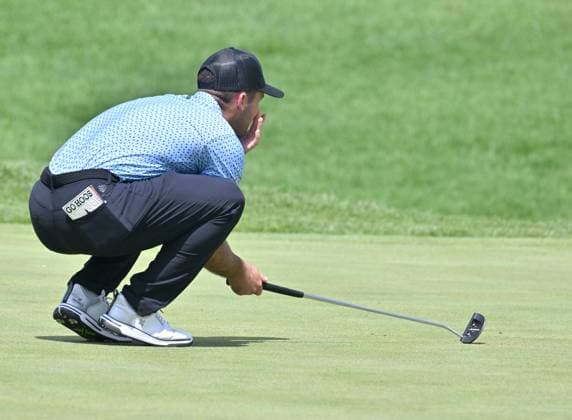 SILVIS, IL - JULY 06: Golfer Danny McCarthy lines up his putt on the 1 green during the third round of the John Deere Golf PGA, Golf Herren Classic on July 06, 2024, at TPC Deere Run in Silvis IL. (Photo by Keith Gillett Icon Sportswire) GOLF: JUL 06 PGA John Deere Classic EDITORIAL USE ONLY Icon24070699