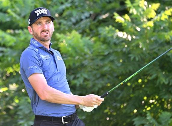 SILVIS, IL - JULY 06: Golfer Kevin Daugherty watches his ball after teeing off on the 2 hole during the third round of the John Deere Golf PGA, Golf Herren Classic on July 06, 2024, at TPC Deere Run in Silvis IL. (Photo by Keith Gillett Icon Sportswire) GOLF: JUL 06 PGA John Deere Classic EDITORIAL USE ONLY Icon24070603