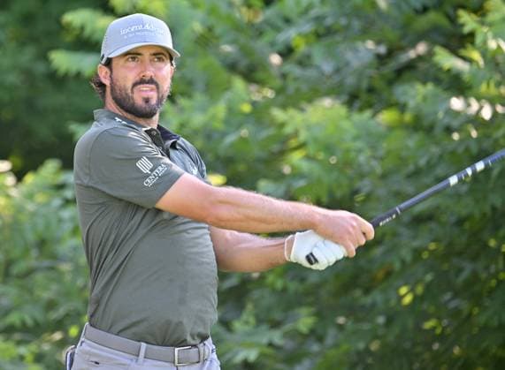 SILVIS, IL - JULY 06: Golfer Sam Ryder reacts as he watches his ball after teeing off on the 2 hole during the third round of the John Deere Golf PGA, Golf Herren Classic on July 06, 2024, at TPC Deere Run in Silvis IL. (Photo by Keith Gillett Icon Sportswire) GOLF: JUL 06 PGA John Deere Classic EDITORIAL USE ONLY Icon24070604