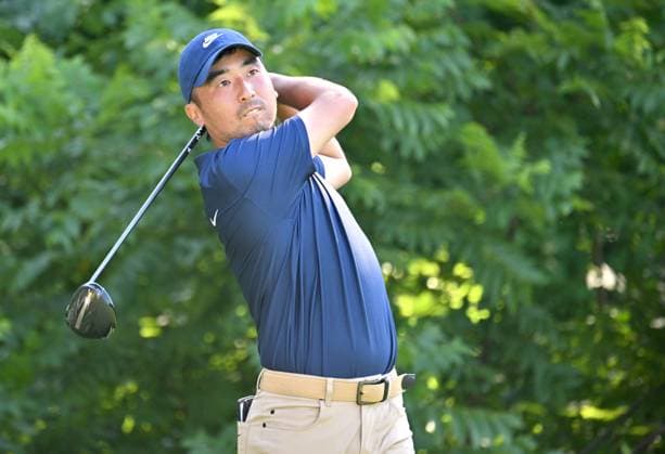 SILVIS, IL - JULY 06: Golfer Doug him tees off on the 2 hole during the third round of the John Deere Golf PGA, Golf Herren Classic on July 06, 2024, at TPC Deere Run in Silvis IL. (Photo by Keith Gillett Icon Sportswire) GOLF: JUL 06 PGA John Deere Classic EDITORIAL USE ONLY Icon24070606