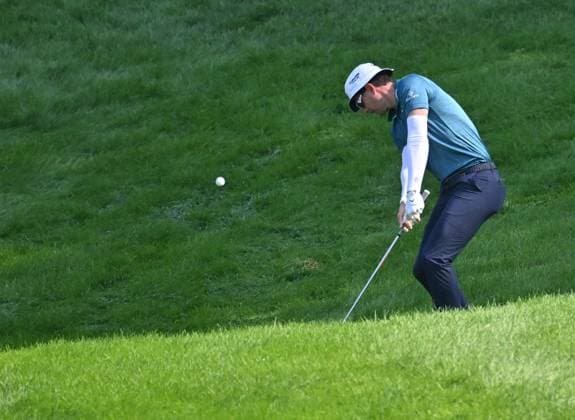 SILVIS, IL - JULY 06: Golfer Dylan Frittelli from the rough onto the 1 green during the third round of the John Deere Golf PGA, Golf Herren Classic on July 06, 2024, at TPC Deere Run in Silvis IL. (Photo by Keith Gillett Icon Sportswire) GOLF: JUL 06 PGA John Deere Classic EDITORIAL USE ONLY Icon24070614