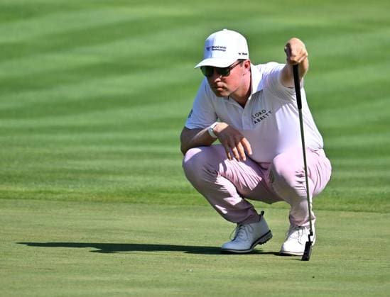 SILVIS, IL - JULY 06: Golfer Ben Griffen lines up his putt on th 1 green during the third round of the John Deere Golf PGA, Golf Herren Classic on July 06, 2024, at TPC Deere Run in Silvis IL. (Photo by Keith Gillett Icon Sportswire) GOLF: JUL 06 PGA John Deere Classic EDITORIAL USE ONLY Icon24070616