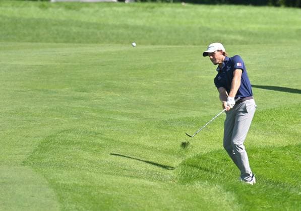 SILVIS, IL - JULY 06: Golfer Ben Silverman hits from the rough onto the 1 green during the third round of the John Deere Golf PGA, Golf Herren Classic on July 06, 2024, at TPC Deere Run in Silvis IL. (Photo by Keith Gillett Icon Sportswire) GOLF: JUL 06 PGA John Deere Classic EDITORIAL USE ONLY Icon24070626