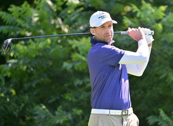 SILVIS, IL - JULY 06: Golfer Ben Silverman tees off on the 2 hole during the third round of the John Deere Golf PGA, Golf Herren Classic on July 06, 2024, at TPC Deere Run in Silvis IL. (Photo by Keith Gillett Icon Sportswire) GOLF: JUL 06 PGA John Deere Classic EDITORIAL USE ONLY Icon24070628