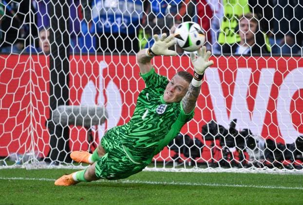 Goalkeeper Jordan Pickford England action in penalty shootout 06 07 2024, European Football Championship 2024, Euro 2024, quarter-final, England Switzerland 6 4 n E Düsseldorf Merkur Spiel Arena Germany Team2