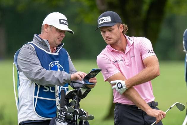 Freddy Schott in conversation with his caddy, BMW International Open 2024, Golf, 07 07 2024 Munich Bavaria Germany Copyright: xkolbert-press UlrichxGamelx