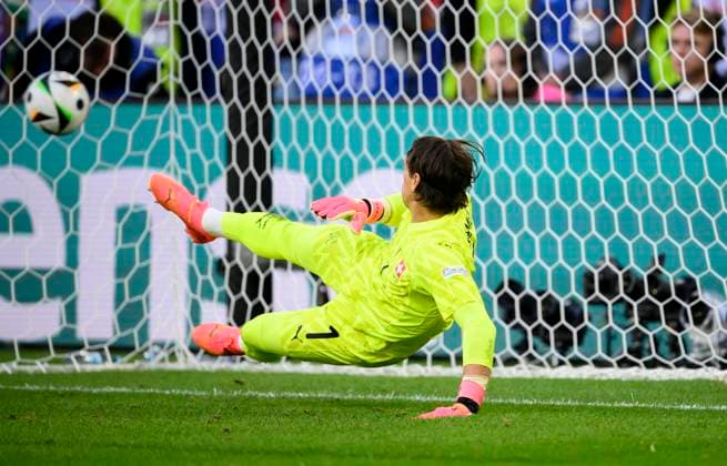 Goalkeeper SOMMER Yann SUI at penalty kick, action, quarter final, match M48, England ENG Switzerland SUI 5 3 n E , on 06 07 2024 in Duesseldorf Germany European Football Championship 2024 from 14 06 14 07 2024 in Germany Â