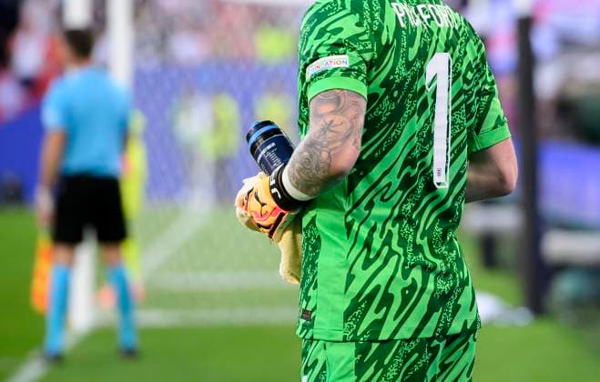 EURO 2024, Jordan Pickford has water bottle with penalty cheat sheet