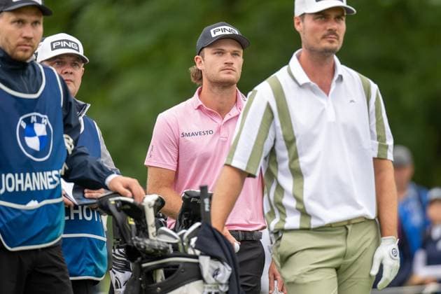 Freddy Schott follows the golf ball of Johannes Veerman, BMW International Open 2024, Golf, 07 07 2024 Munich Bavaria Germany Copyright: xkolbert-press UlrichxGamelx