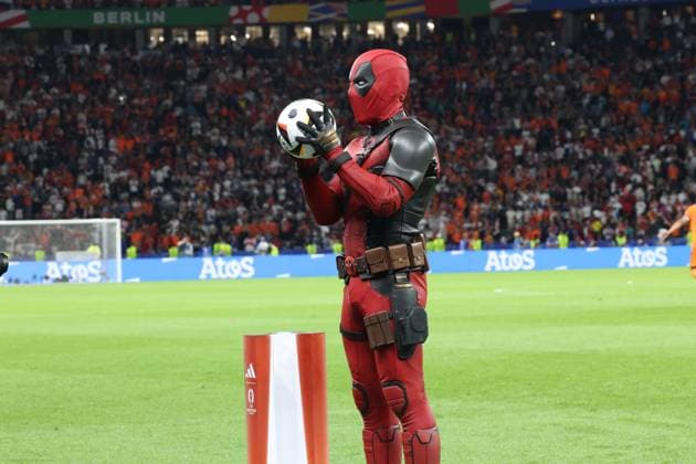 DEU, FIFA, EM 2024, NED vs TUR, 06 07 2024, Berliner Olympiastadion, Berlin, DEU, FIFA, EM 2024, NED vs TUR, in the picture social media winner in costume with match ball Photo Juergen Engler nordphoto GmbH nordphotoxGmbHx xEngler nph00076