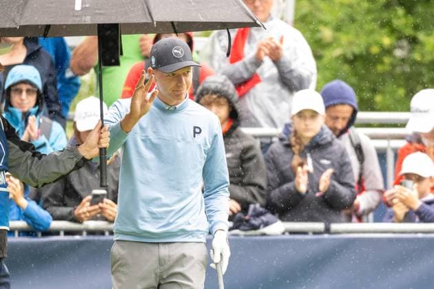 Matti Schmid greets the fans, BMW International Open 2024, Golf, 07 07 2024 Munich Bavaria Germany Copyright: xkolbert-press UlrichxGamelx