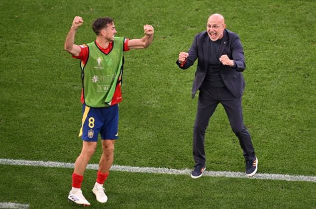 05 07 2024, xjhx, European Football Championship 2024 1 4 Final, Germany Spain emspor, v l Fabian Ruiz Pena Spain , Coach Head Coach Luis De LA Fuente Spain cheer celebrate at the end of the match UEFA REGULATIONS PROHIBIT ANY USE OF PHOTOGRAPHS as IMAGE SEQUENCES and or QUASI VIDEO Stuttgart