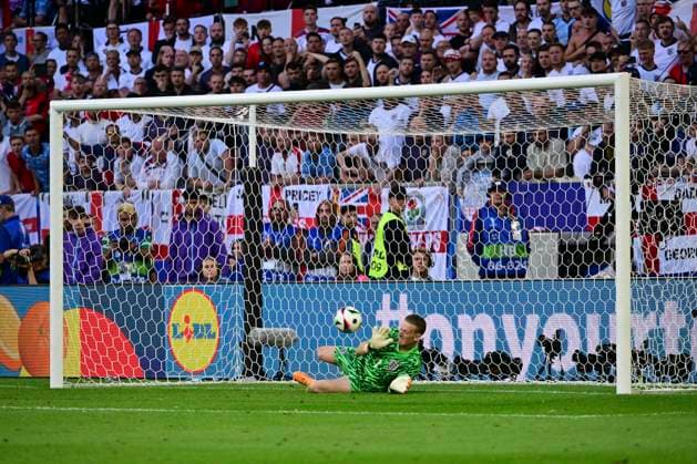 Jordan Pickford 1 England saves Manuel Akanjis penalty 5 Switzerland , England Switzerland, Football, UEFA Euro 2024, Quarter-final, 06 07 2024 Düsseldorf North Rhine-Westphalia Germany Copyright: xkolbert-press MarcxNiemeyerx