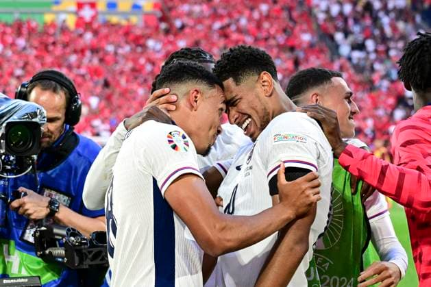 Trent Alexander Arnold 8 England and Jude Bellingham 10 England cheer, England Switzerland, Football, UEFA Euro 2024, Quarter-finals, 06 07 2024 Düsseldorf North Rhine-Westphalia Germany Copyright: xkolbert-press MarcxNiemeyerx