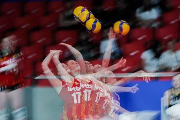 (240707) -- MANILA, July 7, 2024 -- A multiple exposure photo shows Kaat Cos of Belgium serving the ball during the 3rd place match between Vietnam and Belgium at the FIVB Women s Volleyball Challenger Cup 2024 in Manila, the Philippines, on July 7, 2024. ) (SP)PHILIPPINES-MANILA-VOLLEYBALL-FIVB WOMEN S CHALLENGER CUP 2024-VIETNAM VS BELGIUM RouellexUmali 