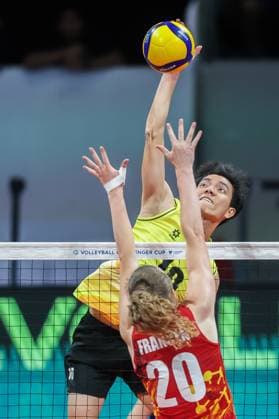 (240707) -- MANILA, July 7, 2024 -- Nguyen Thi Bich Tuyen (Back) of Vietnam spikes the ball against Britt Fransen of Belgium during the 3rd place match between Vietnam and Belgium at the FIVB Women s Volleyball Challenger Cup 2024 in Manila, the Philippines, on July 7, 2024. ) (SP)PHILIPPINES-MANILA-VOLLEYBALL-FIVB WOMEN S CHALLENGER CUP 2024-VIETNAM VS BELGIUM RouellexUmali 