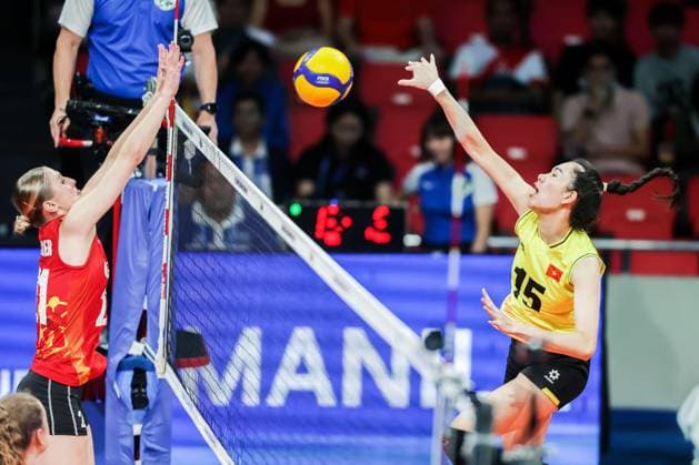 (240707) -- MANILA, July 7, 2024 -- Nguyen Thi Trinh (R) of Vietnam spikes the ball against Manon Stragier of Belgium during the 3rd place match between Vietnam and Belgium at the FIVB Women s Volleyball Challenger Cup 2024 in Manila, the Philippines, on July 7, 2024. ) (SP)PHILIPPINES-MANILA-VOLLEYBALL-FIVB WOMEN S CHALLENGER CUP 2024-VIETNAM VS BELGIUM RouellexUmali 