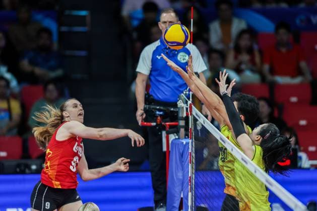 (240707) -- MANILA, July 7, 2024 -- Nel Demeyer (L) of Belgium spikes the ball during the 3rd place match between Vietnam and Belgium at the FIVB Women s Volleyball Challenger Cup 2024 in Manila, the Philippines, on July 7, 2024. ) (SP)PHILIPPINES-MANILA-VOLLEYBALL-FIVB WOMEN S CHALLENGER CUP 2024-VIETNAM VS BELGIUM RouellexUmali 