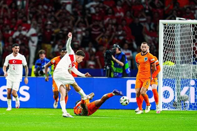 Goal kick goal chance Kenan Yildiz Turkey, 19 , Memphis Depay Netherlands, 10 blocks GER, Netherlands vs Turkey, European Football Championship, UEFA Euro 2024, quarter-final, 06 07 2024 GER, Netherlands vs Turkey, European Football Championship, UEFA Euro 2024, quarter-final, 06 07 2024 Berlin Copyright: xEibner-Pressefoto MarcelxvonxFehrnx EP_MFN