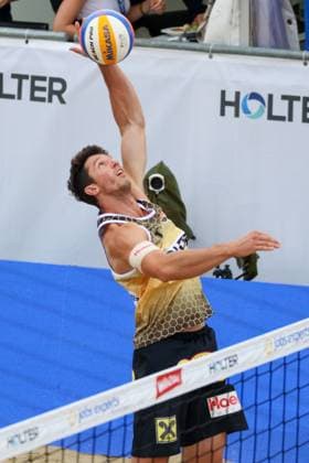 Beach volleyball, Beachvolleyball - Pro Beach Battle Masters SEEWALCHEN,AUSTRIA,07.JUL.24 - BEACH VOLLEYBALL - Beach Volleyball Tour PRO, Pro Beach Battle Masters Litzlberg. Image shows Maximilian Trummer (AUT).  GEPAxpictures xMathiasxMandl