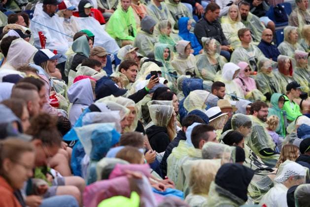 Beach volleyball, Beachvolleyball - Pro Beach Battle Masters SEEWALCHEN,AUSTRIA,07.JUL.24 - BEACH VOLLEYBALL - Beach Volleyball Tour PRO, Pro Beach Battle Masters Litzlberg. Image shows fans.  GEPAxpictures xMathiasxMandl
