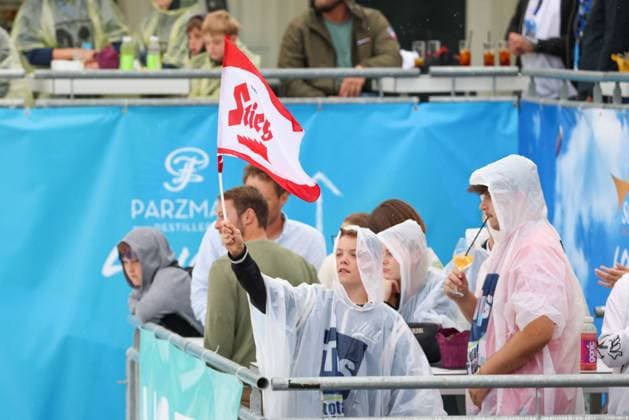 Beach volleyball, Beachvolleyball - Pro Beach Battle Masters SEEWALCHEN,AUSTRIA,07.JUL.24 - BEACH VOLLEYBALL - Beach Volleyball Tour PRO, Pro Beach Battle Masters Litzlberg. Image shows fans.  GEPAxpictures xMathiasxMandl