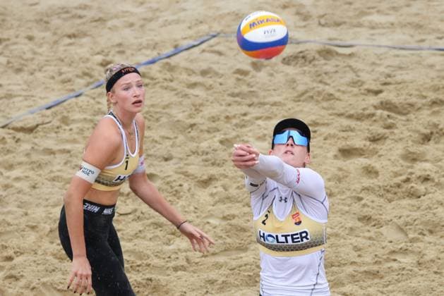 Beach volleyball, Beachvolleyball - Pro Beach Battle Masters SEEWALCHEN,AUSTRIA,07.JUL.24 - BEACH VOLLEYBALL - Beach Volleyball Tour PRO, Pro Beach Battle Masters Litzlberg. Image shows Lilli Hohenauer (AUT) and Lia Berger (AUT).  GEPAxpictures xMathiasxMandl
