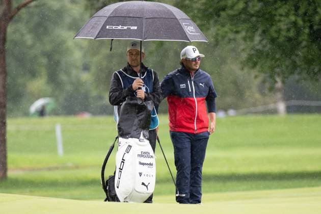 Ewen Ferguson with his caddy waiting to putt, BMW International Open 2024, Golf, 07 07 2024 Munich Bavaria Germany Copyright: xkolbert-press UlrichxGamelx