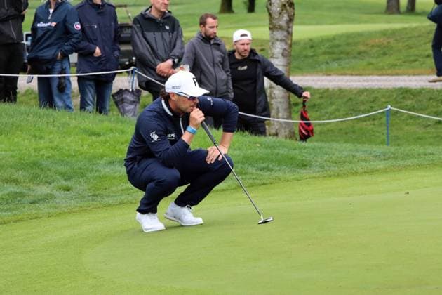 Golf, BMW International Open, Eichenried, 07 07 2024 Golf, BMW International Open, Eichenried, 07 07 2024, Day 4 Picture Ewen FERGUSON SCO checks his putting line Copyright: xBEAUTIFULxSPORTS NilsxKoepkex