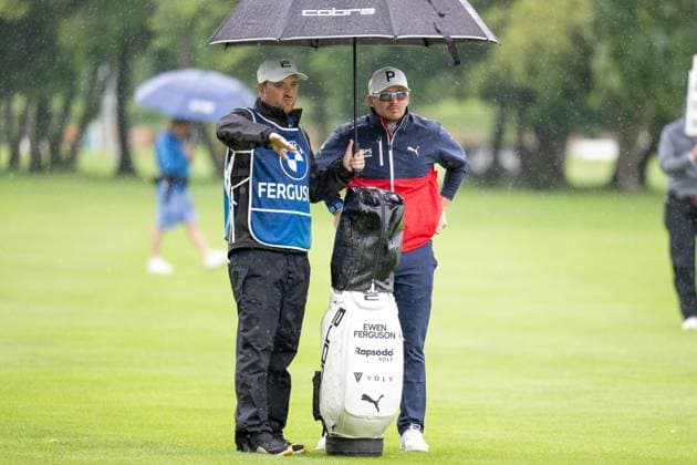 Ewen Ferguson in conversation with his caddy, BMW International Open 2024, Golf, 07 07 2024 Munich Bavaria Germany Copyright: xkolbert-press UlrichxGamelx