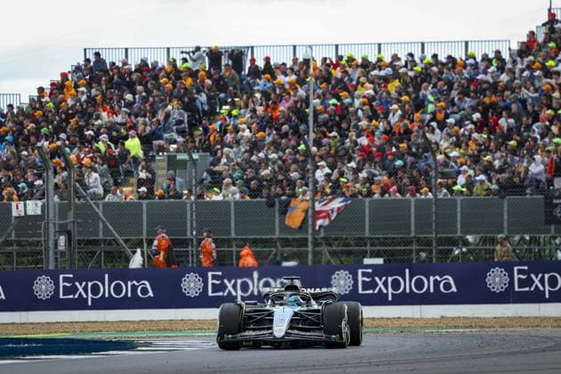 63 RUSSELL George (gbr), Mercedes AMG F1 Team W15, action during the Formula 1 Qatar Airways British Grand Prix 2024, 12th round of the 2024 Formula One World Championship, WM, Weltmeisterschaft from July 5 to 7, 2024 on the Silverstone Circuit, in Silverstone, United Kingdom - F1 - BRITISH GRAND PRIX 2024 DPPI Panoramic  240707_R12_GRAN_BRETAGNA_DP_FG000921