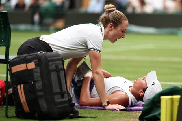 7th July 2024; All England Lawn Tennis and Croquet Club, London, England; Wimbledon Tennis Tournament, Day 7; Madison Keys (USA) receives medical treatment during her match against Jasmine Paolini (ITA)  ActionPlus12665715 ShaunxBrooks