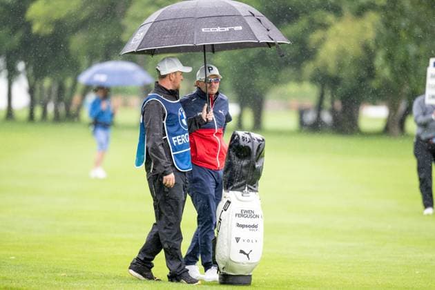 Ewen Ferguson in conversation with his caddy, BMW International Open 2024, Golf, 07 07 2024 Munich Bavaria Germany Copyright: xkolbert-press UlrichxGamelx