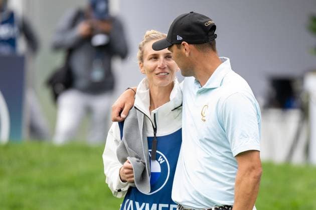 Martin Kaymer with wife Irene Scholz Caddy , BMW International Open 2024, Golf, 07 07 2024 Munich Bavaria Germany Copyright: xkolbert-press UlrichxGamelx