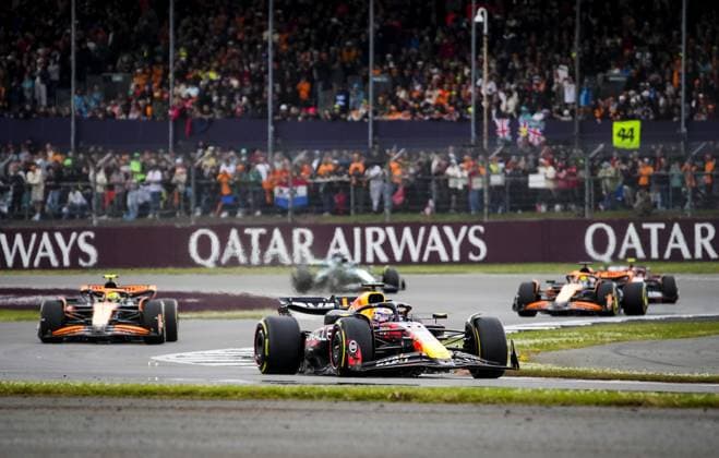 SILVERSTONE - Lando Norris (McLaren), Max Verstappen (Red Bull Racing) and Oscar Piastri (McLaren) in action during the Grand Prix of Great Britain. ANP SANDER KONING xVIxANPxSportx xxANPxIVx 502989475 originalFilename: 502989475.jpg