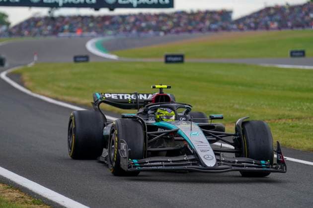 Formula One British Grand Prix Lewis Hamilton 44 (GBR), Mercedes AMG Petronas W15 enters the pit lane during the Formula One Qatar Airways British Grand Prix at the Silverstone Circuit, Silverstone, England, United Kingdom on 7 July 2024 Editorial use only. All images are copyright Every Second Media Limited. No images may be reproduced without prior permission. Copyright: xIMAGO EveryxSecondxMediax ESM-1049-0009